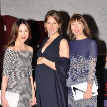 Maud Fontenoy, Elsa Zylberstein et Mathilde Meyer le 9 avril 2013 à l'hôtel de la Marine lors du gala organisée par la navigatrice en l'honneur de sa fondation