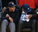 Denzel Washington et 50 Cent très complices lors du match entre Los Angeles Lakers et Golden State Warriors au Staples Center de Los Angeles, le 12 avril 2013.