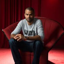 Tony Parker au Royal Hotel de Lyon le 20 septembre 2012 dans l'un de ses T-shirts issus de sa marque WAP