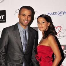 <p>Tony Parker et sa compagne Axelle lors du Par Coeur Gala à l'abbaye de Collonges à Lyon le 20 septembre 2012</p>