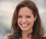 Angelina Jolie éblouissante de bonheur