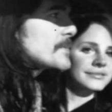 Lana Del Rey et son petit ami Barrie James O'Neill dans sa nouvelle vidéo, Summer Wine, dévoilée le 19 avril 2013.