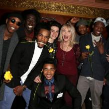 Exclusif : Amanda Lear entourée des danseurs de la compagnie Blanca Li à l'issue de leur représentation à la Cigale. Paris, le 8 avril 2013.