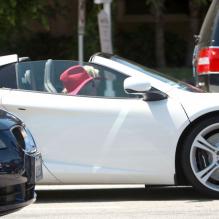 La Queen Of Pop, Lady GaGa, avec une amie dans une Lamborghini, le samedi 20 avril 2013.