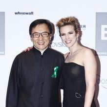 Lorie pose au côté de Jackie Chan au Festival de Pékin