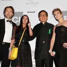 Lorie au côté de Jackie Chan à Pékin.