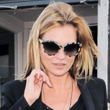 Kate Moss quitte le bar The Earl of Portobello après avoir visité plusieurs boutiques vintage. Londres, le 25 avril 2013.
