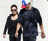 Ashton Kutcher et Mila Kunis se promènent dans les rues d'Hollywood, le 19 janvier 2013.