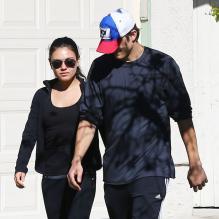 Ashton Kutcher et Mila Kunis se promènent dans les rues d'Hollywood, le 19 janvier 2013.