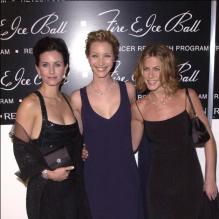 Courteney Cox, Lisa Kudrow et Jennifer Aniston à Beverly Hills le 13 décembre 2000