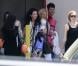 L'actrice Demi Moore sort de son cours de yoga avec sa fille Rumer Willis, qui est accompagnée de son petit-ami Jayson Blair. Photo prise à West Hollywood, le 27 avril 2013.