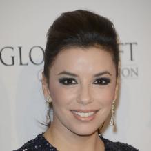 La superbe Eva Longoria - Les quatre finalistes de The Voice 2, Nuno Resende, Olympe, Loïs et Yoann Fréget aux côtés de Nikos Aliagas, lors du Global Gift Gala à l'initiative d'Eva Longoria, à l'hôtel George V à Paris, le 13 mai 2013