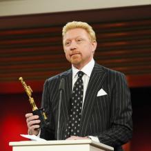 Boris Becker tout ému de recevoir son prix "Die Goldene Deutschland" à Hambourg le 12 mai 2013 sur le bateau MS Deutshland