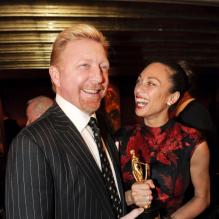 Boris Becker et sa belle Lilly Kerssenberg, heureux lors de la remise des prix "Die Goldene Deutschland" à Hambourg le 12 mai 2013 sur le bateau MS Deutshland