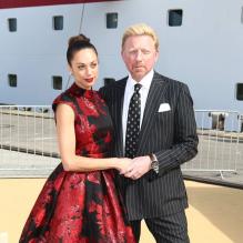 Boris Becker et Lilly Kerssenberg prennent la pose avant la remise des prix "Die Goldene Deutschland" à Hambourg le 12 mai 2013 sur le bateau MS Deutshland