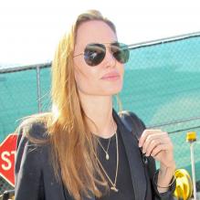 Angelina Jolie a l'aéroport de Los Angeles, le 27 mars 2013.