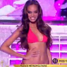 Miss Tahiti lors du défilé en bikini en hommage à Ursula Andress lors de l'élection de Miss France 2013 le samedi 8 décembre 2012 sur TF1 en direct de Limoges