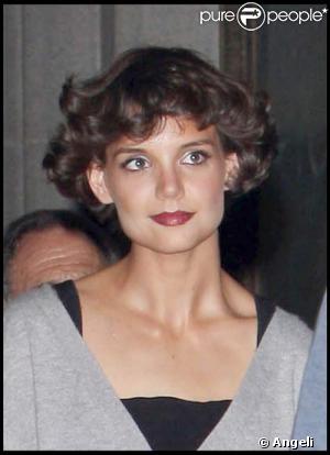 Katie Holmes et sa nouvelle coiffure qui lui donne 10 ans de plus !