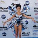 Billboard Music Awards : Avril Lavigne, Alyssa Milano se ratent sur tapis rouge