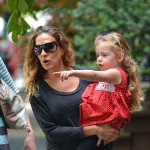 Sarah Jessica Parker en compagnie de ses filles Tabitha et Marion à New York, le 20 mai 2013.