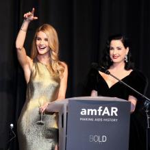 Rosie Huntington-Whiteley et Dita Von Teese - Vente aux enchères du 20e Gala de l'amfAR à l'hôtel du Cap-Eden-Roc lors du 66e Festival de Cannes, le 23 Mai 2013.