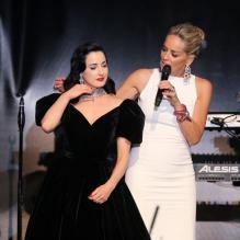 Dita Von Teese et Sharon Stone - Vente aux enchères du 20e Gala de l'amfAR à l'hôtel du Cap-Eden-Roc lors du 66e Festival de Cannes, le 23 Mai 2013.