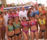 Prince Albert : Le matin avec des beach-volleyeuses, le soir avec Ornella Muti