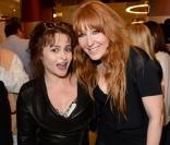 Helena Bonham Carter et Charlotte Tilbury assistent à l'inauguration de la Make-Up House of Rock'n'Kohl au centre commercial Selfridges. Londres, le 17 juin 2013.