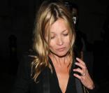 Kate Moss : Reine de la nuit fatiguée, elle devient un objet d'art
