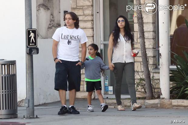 [NUOVE FOTO] Prince, Paris e Blanket Jackson  - Pagina 28 1198368-please-hide-the-child-s-face-prior-to-620x0-1