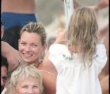 Kate Moss et sa fille, grand moment de bonheu