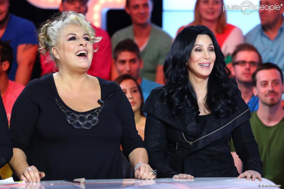 http://static1.purepeople.com/articles/0/12/96/80/@/1265380-marianne-james-et-la-chanteuse-cher-950x0-1.jpg