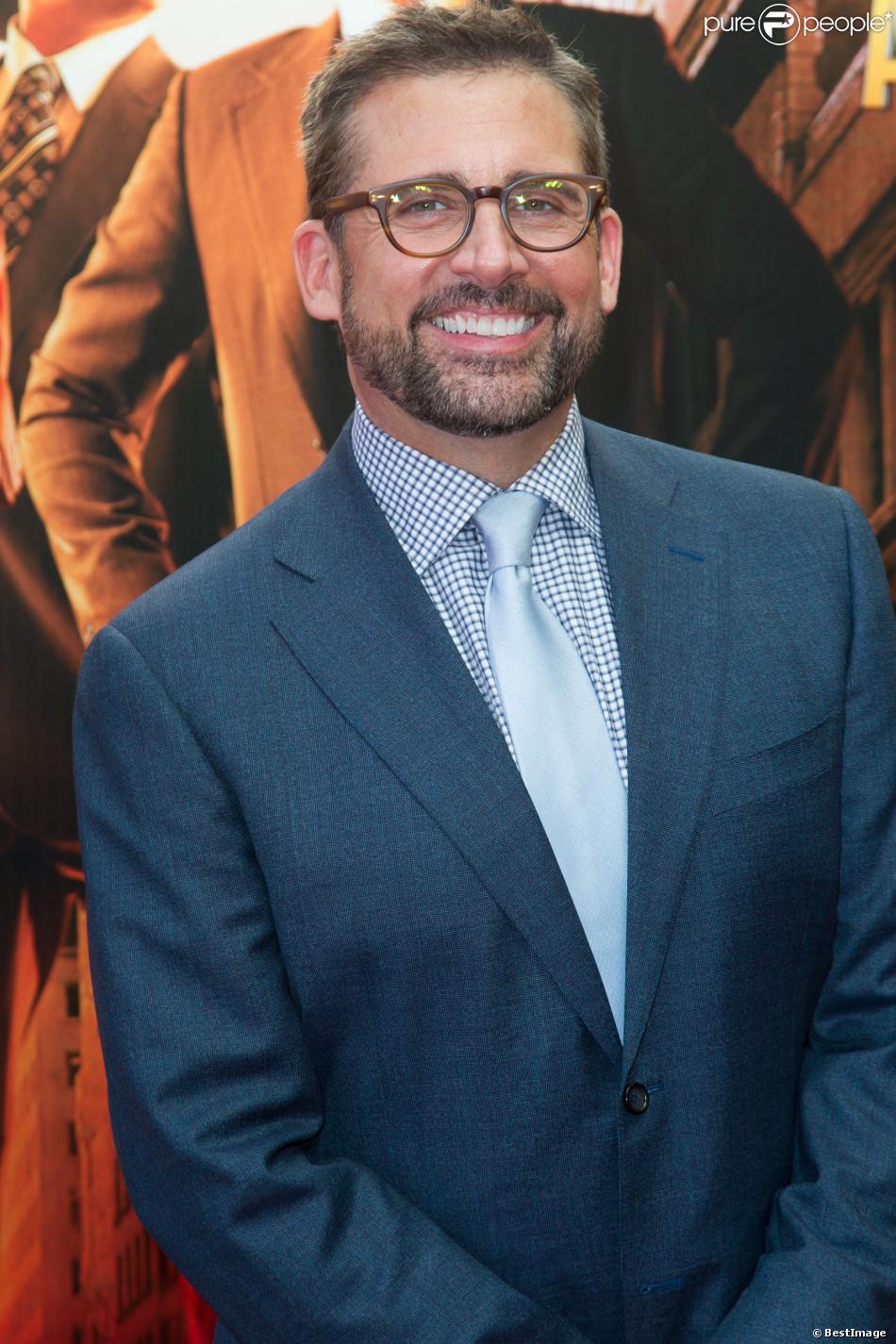 http://static1.purepeople.com/articles/0/13/35/60/@/1334589-steve-carell-premiere-de-anchorman-950x0-1.jpg