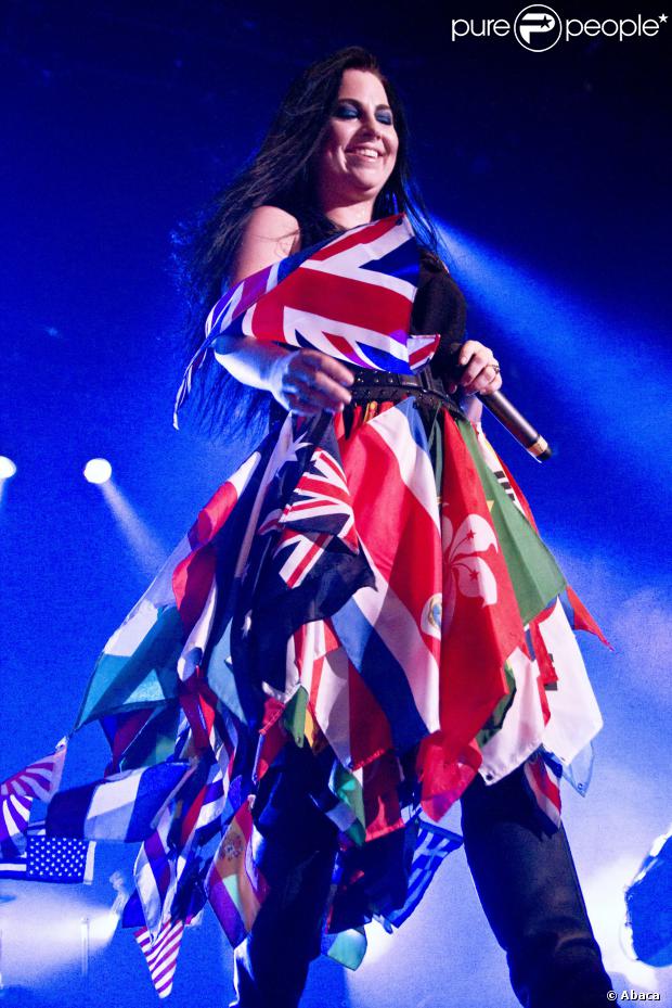 1364577-amy-lee-of-evanescence-performs-live-at-620x0-1.jpg