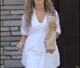 Ashley Tisdale : la classe, même pour une pose café