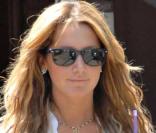 Ashley Tisdale : la classe, même pour une pose café