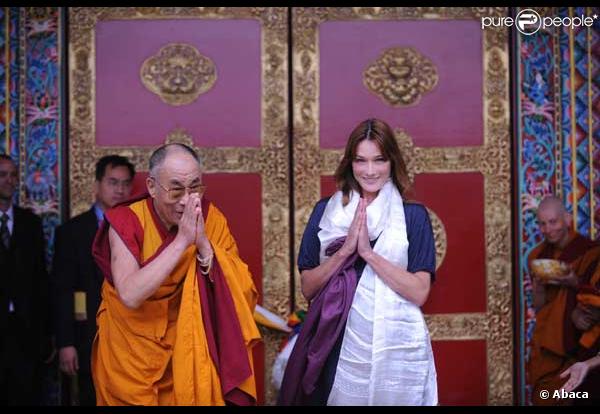 Carla Bruni rencontre le dalaï lama