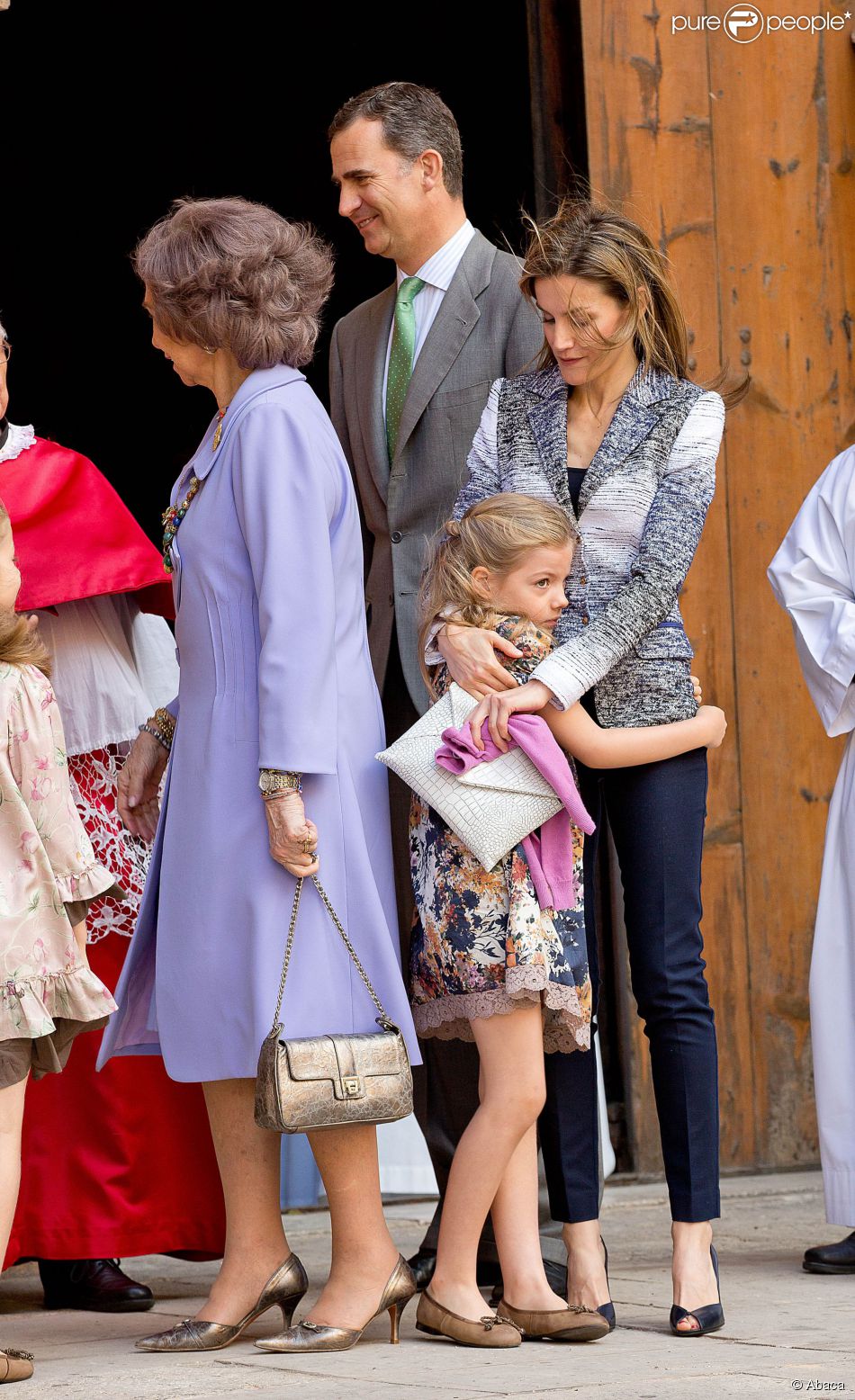 LA FAMILIA REAL EN LA MISA DE PASCUA 2014 - Página 3 1446466--lr-spanish-queen-sofia-crown-prince-950x0-1