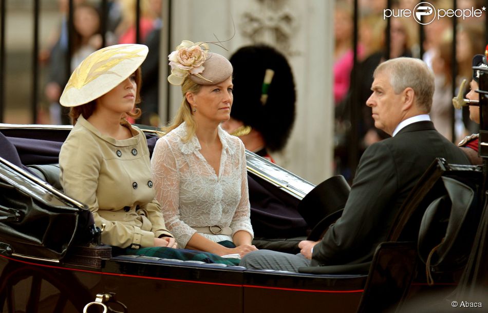 CASA REAL BRITÁNICA - Página 65 1507009--from-left-princess-eugenie-the-950x0-1