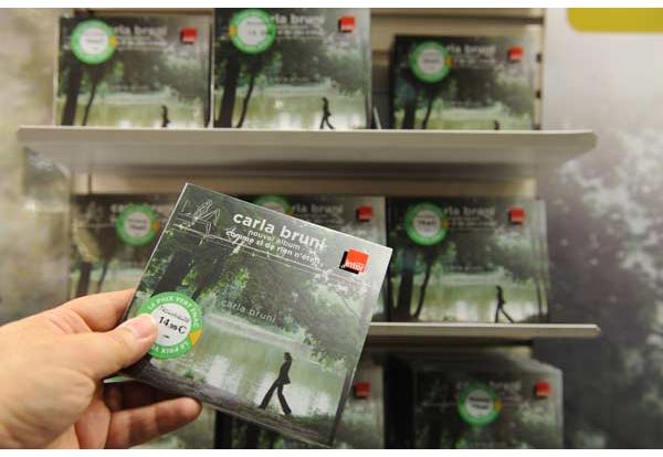 Carla Bruni, il y a du mieux... la promo ça sert !