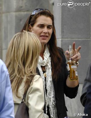 Brooke Shields, boire un petit coup c'est agréable...