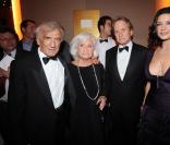 Michael Douglas et Catherine Zeta-Jones entourés d'Elie Wiesel et de Marion Wiesel