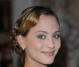 Nora Arnezeder