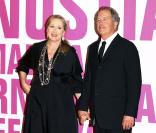 Meryl Streep reçoit son prix à Saint-Sébastien avec son époux