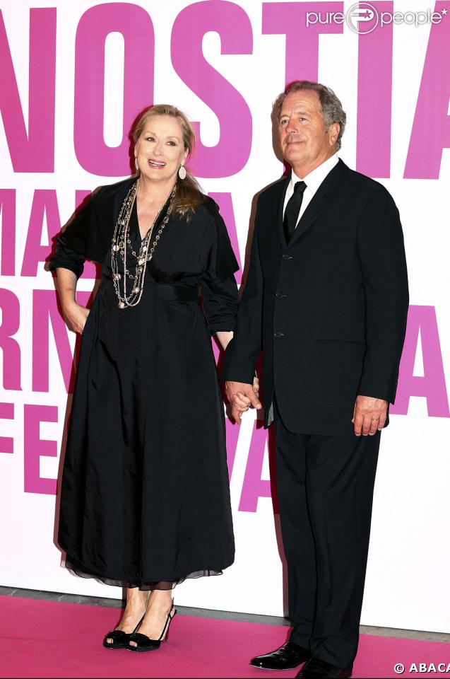Meryl Streep reçoit son prix à Saint-Sébastien avec son époux