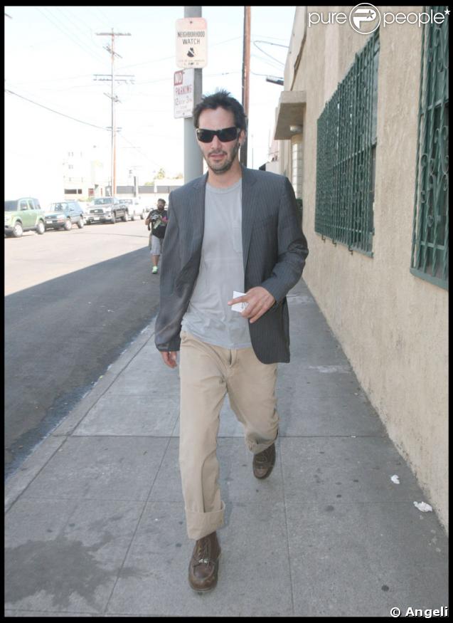 Keanu Reeves sort d'un déjeuner d'affaire à Los Angeles