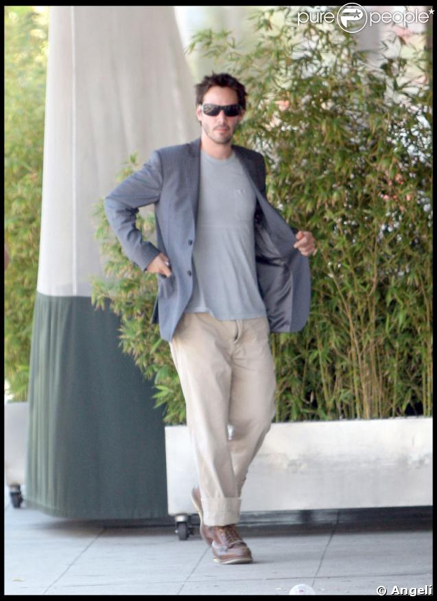 Keanu Reeves sort d'un déjeuner d'affaire à Los Angeles