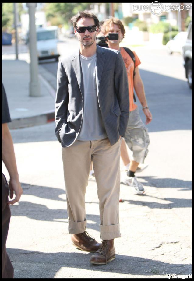 Keanu Reeves sort d'un déjeuner d'affaire à Los Angeles