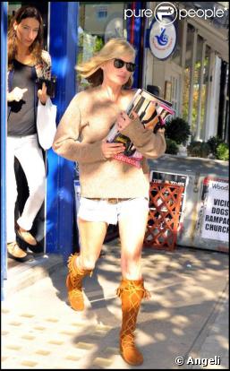 Kate Moss, le bon look même pour aller chercher son journal