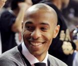 Thierry Henry, charmé par une belle inconnue